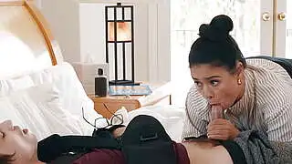 Überraschender Fick durch die geile asiatische MILF-Lehrerin mit großen Titten, Dana Vespoli