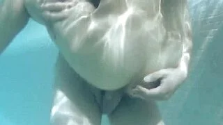 滑溜溜的亚洲熟女