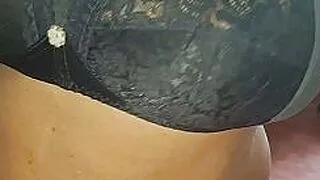 Schockierte asiatische MILF ertappte ihren Mann beim Alleinsein