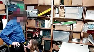 Asiatische MILF vögelt Polizisten, um Christy Love zu retten