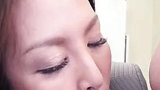 日本人教師の西野エリカが、欲求不満の生徒とセックスした（無修正）。